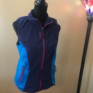 Reebok vest, size small. Cute and cozy!